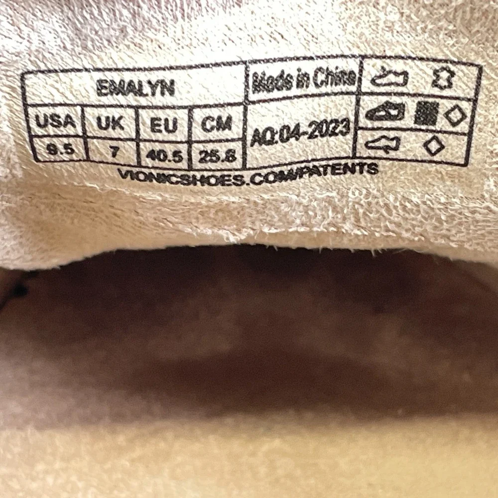 Vionic Emalyn Loafers Womens Size 9.5 Cream Beige Leather Lug Sole Comfort Shoes